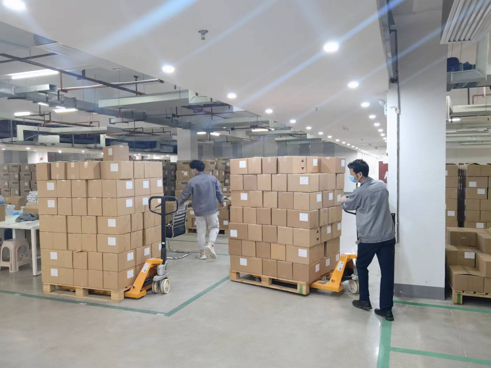 2万余件欧倍安海水鼻腔喷雾器打包装车.jpeg 2万余件欧倍安海水鼻腔喷雾器打包装车.jpeg